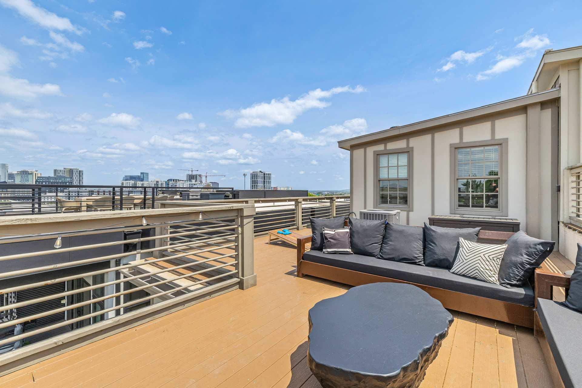 Rooftop hot tub with Nashville skyline